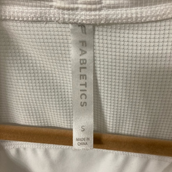 FABLETICS thin workout jacket - Picture 4 of 6